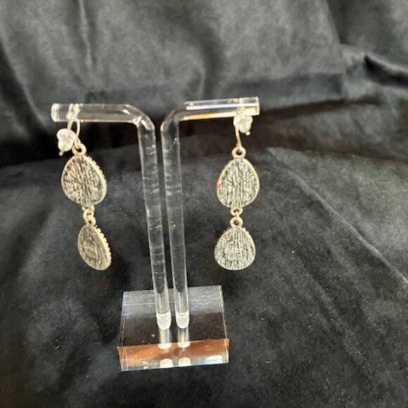 Dangling earrings - orange/red stones in teardrop shapes. - Picture 3 of 4